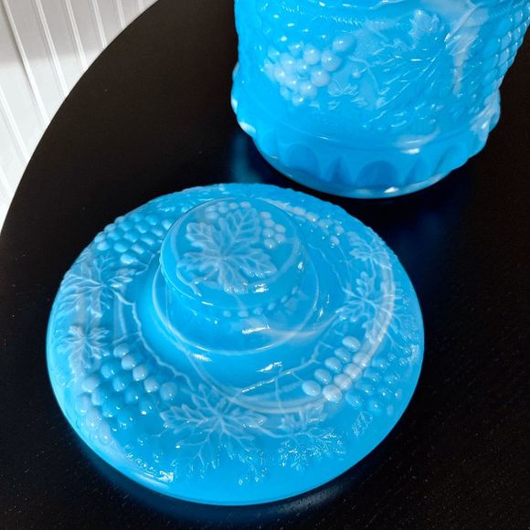 Vintage Fenton VTG Pastel Blue Slag Heavy Milk Glass Grape Cable Pattern Tobacco - Picture 7 of 7